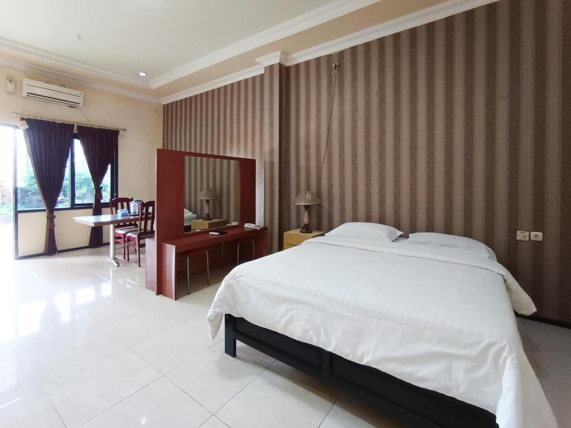Hotel Gita Puri Redpartner Blitar Zewnętrze zdjęcie