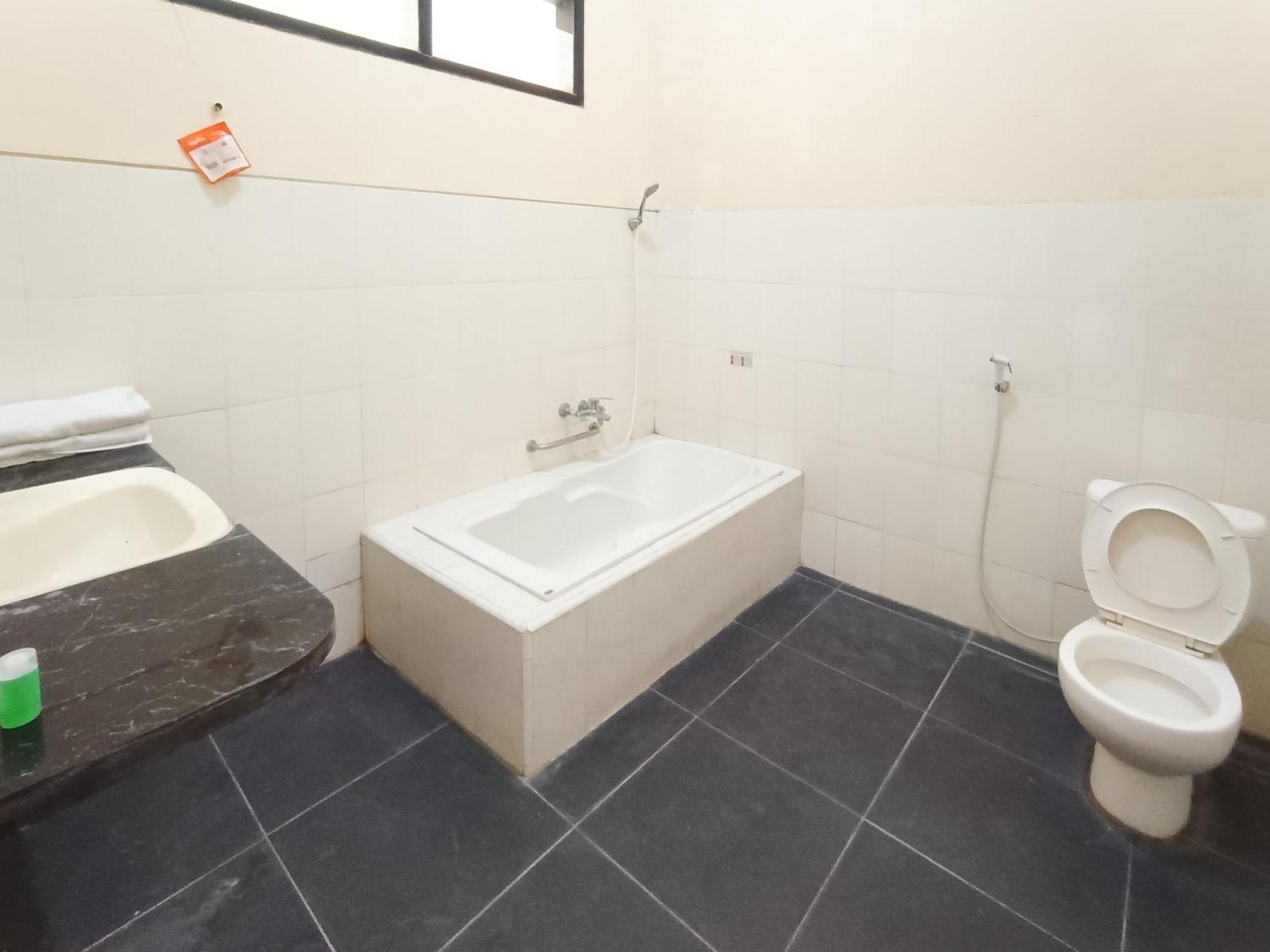 Hotel Gita Puri Redpartner Blitar Zewnętrze zdjęcie
