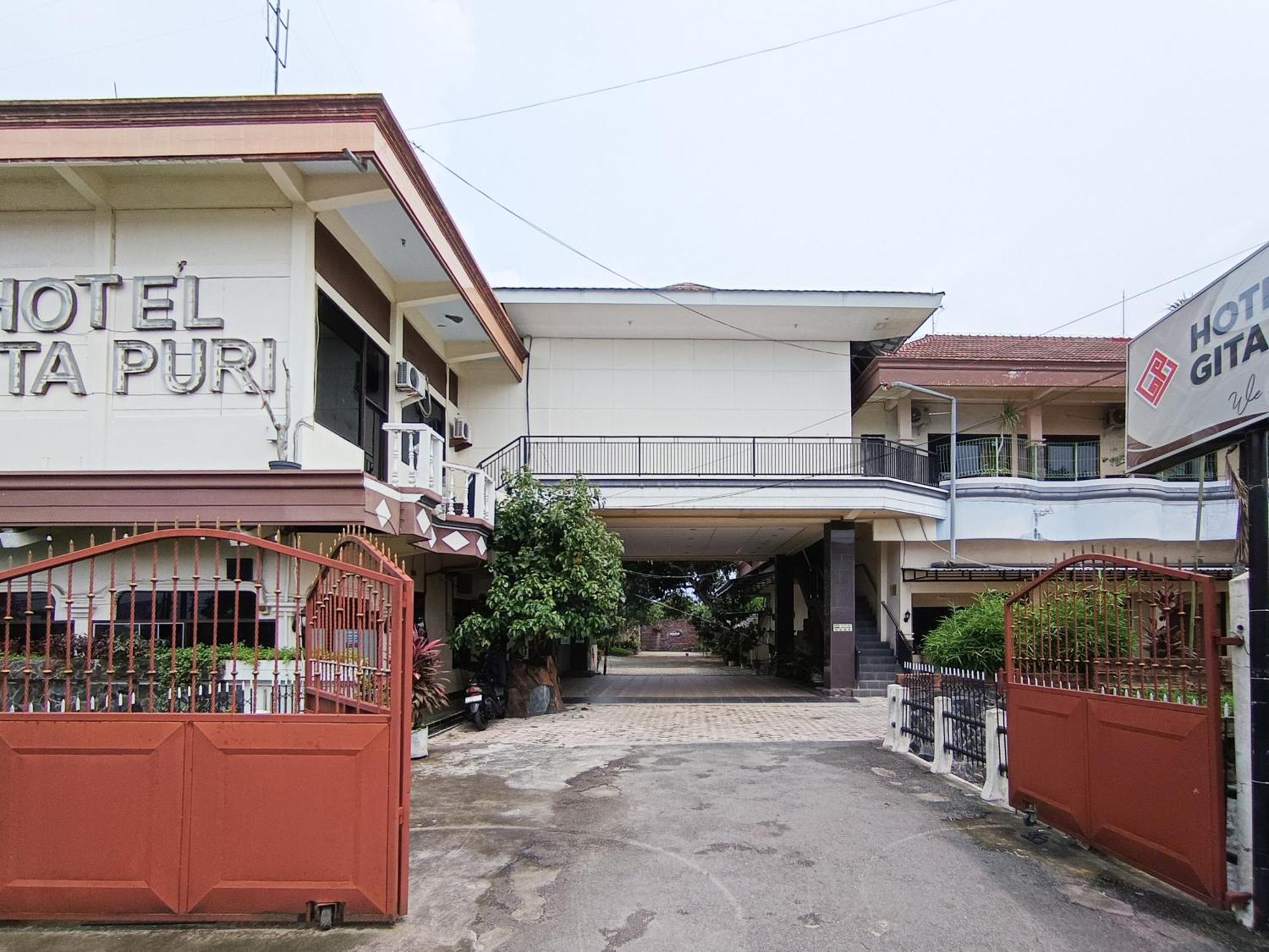 Hotel Gita Puri Redpartner Blitar Zewnętrze zdjęcie