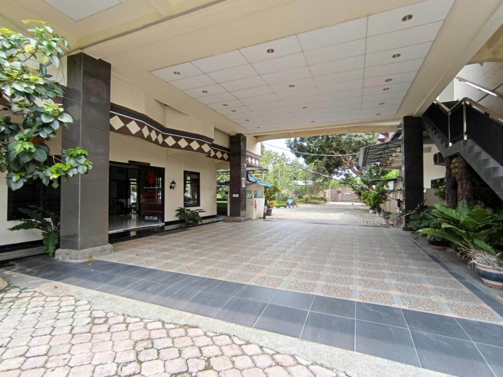 Hotel Gita Puri Redpartner Blitar Zewnętrze zdjęcie