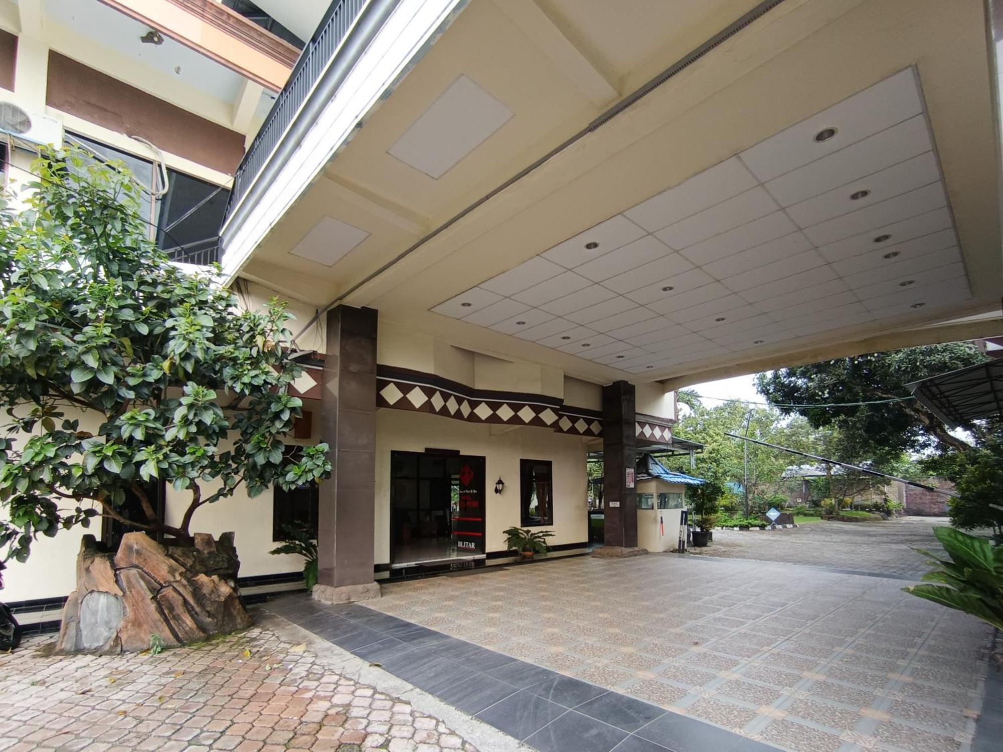 Hotel Gita Puri Redpartner Blitar Zewnętrze zdjęcie