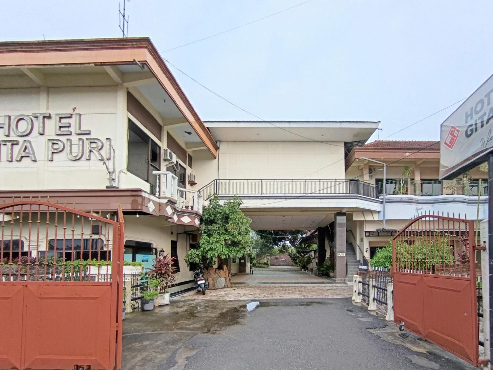 Hotel Gita Puri Redpartner Blitar Zewnętrze zdjęcie